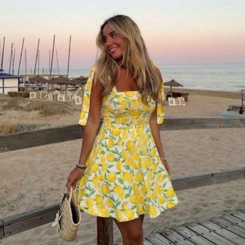 ZARA lemon print linen dress a “blogger favorite”